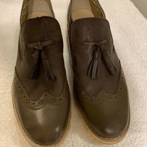 caterpillar.. brown tassel slip on casual loafers.  size. 8 1/2